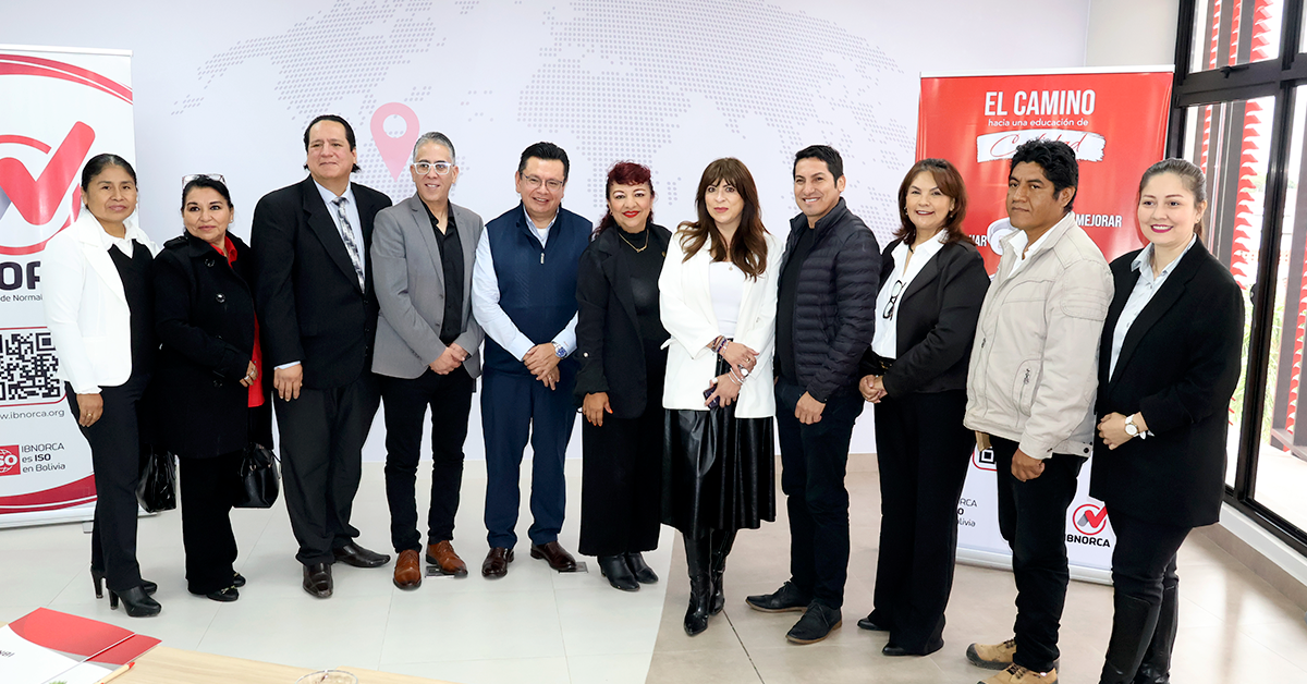 Autoridades que participaron en la Firma de Alianza entre el Ministerio de Educación e IBNORCA